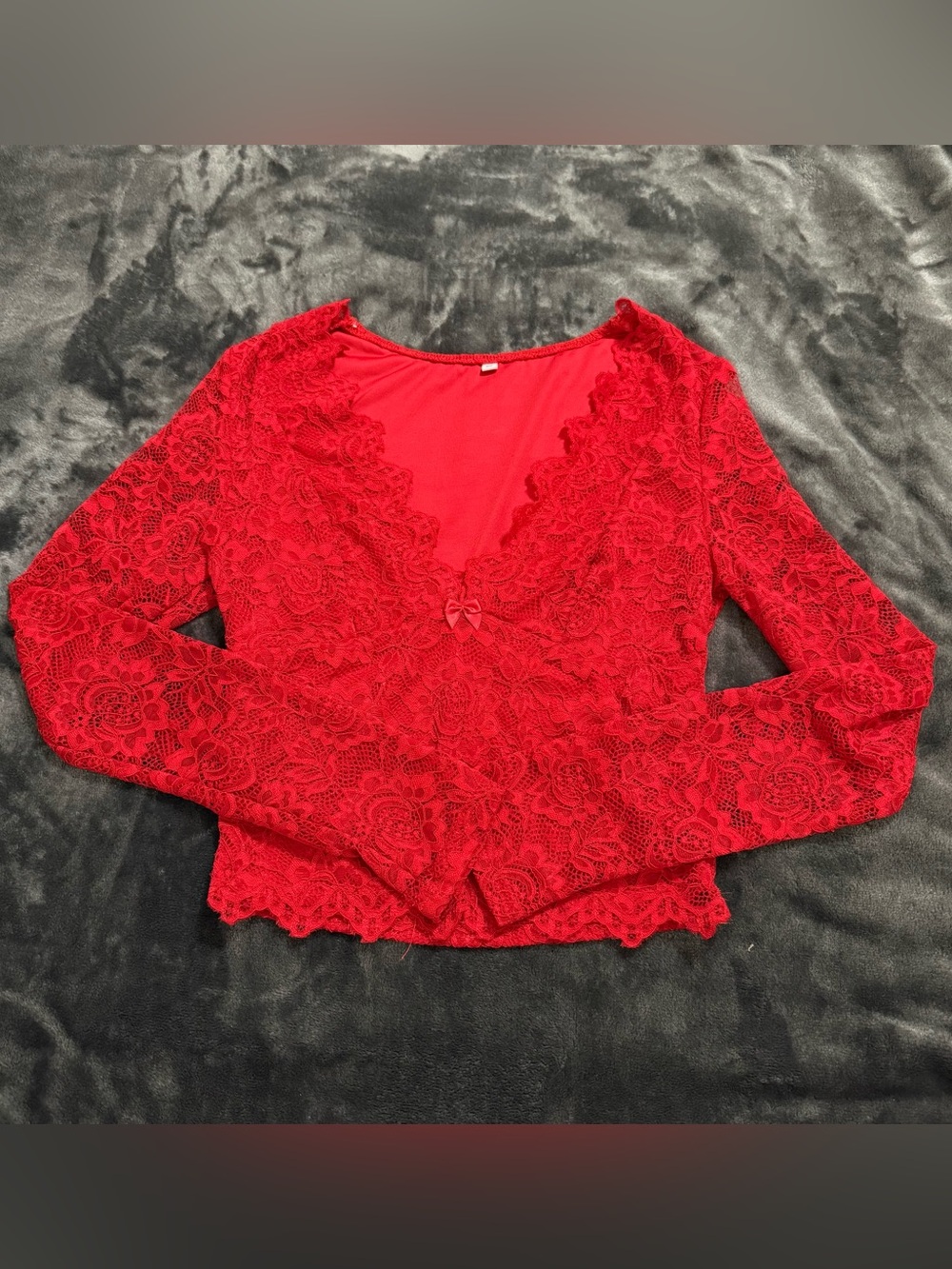 Red Lace V-Neck Long Sleeve Crop Top